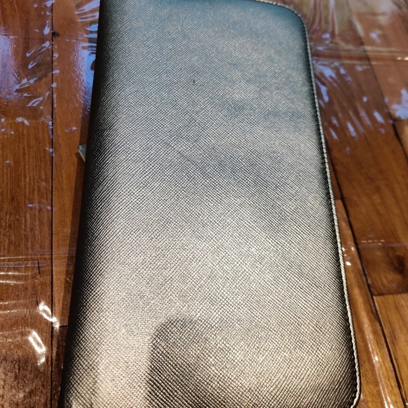 Prada leather wallet - Picture 2 of 7